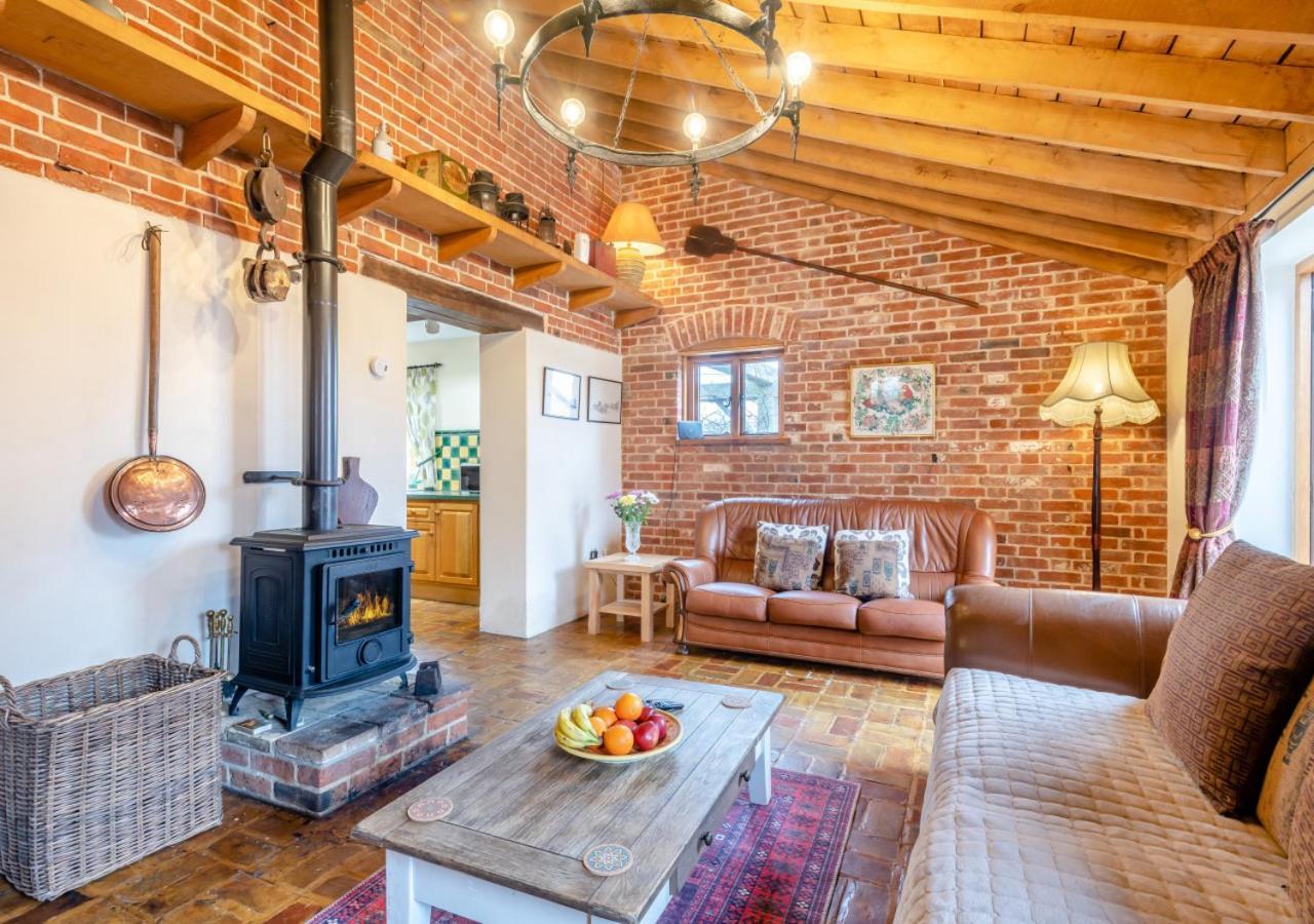 Вилла Elms Barn Wangford Экстерьер фото